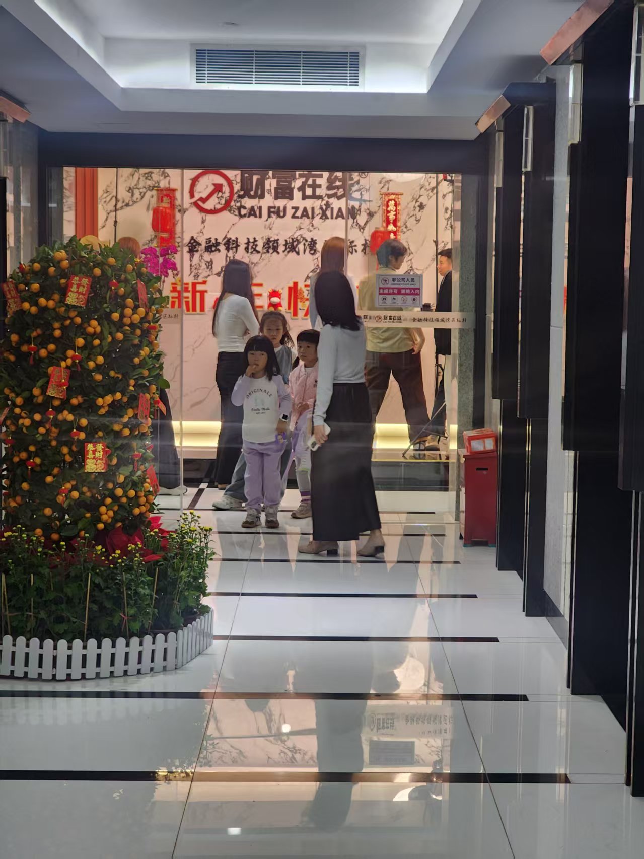 新办公大门
